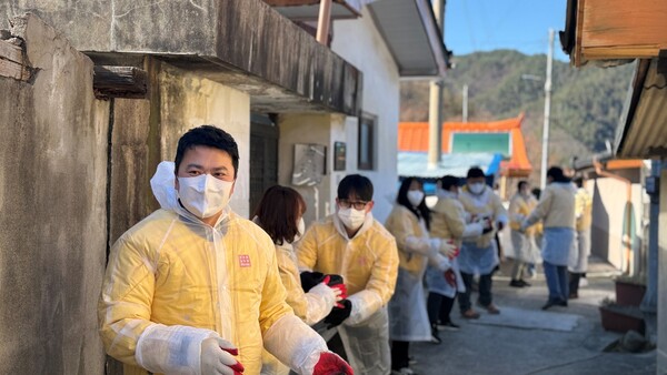 아성다이소, 도계 탄광촌에 온기... 7년째 '따뜻한 겨울나기' 지원 - 뉴스 썸네일 이미지