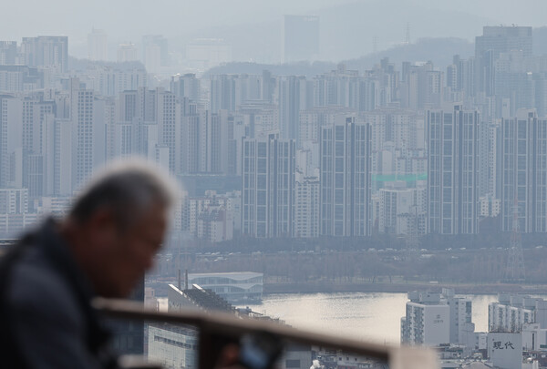 ** 로또 아파트 '보류지'도 할인 매각? 대출 규제가 바꾼 부동산 시장의 현실!
**