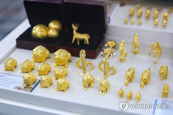 금값 상승과 사금 채취 관심 증가 관련 이미지