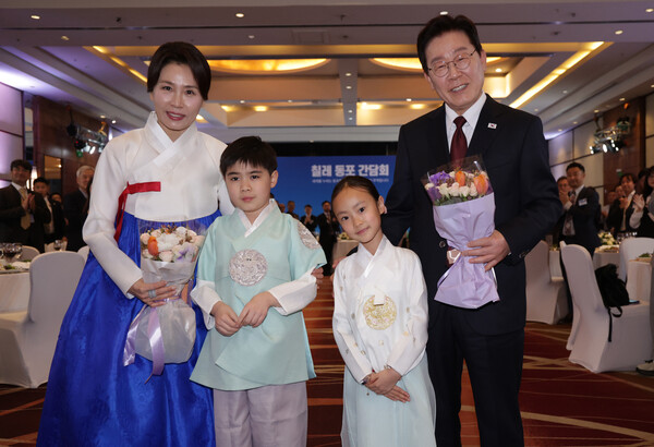 President Yoon Suk Yeol Emphasizes Bilateral Cooperation at Meeting with Korean Community in Chile